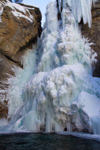 冬のジョンストンキャニオン