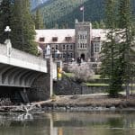 バンフ国立公園管理事務所のカスケードロックガーデン、観光客が気軽に立ち寄れるバンフの散歩スポット」