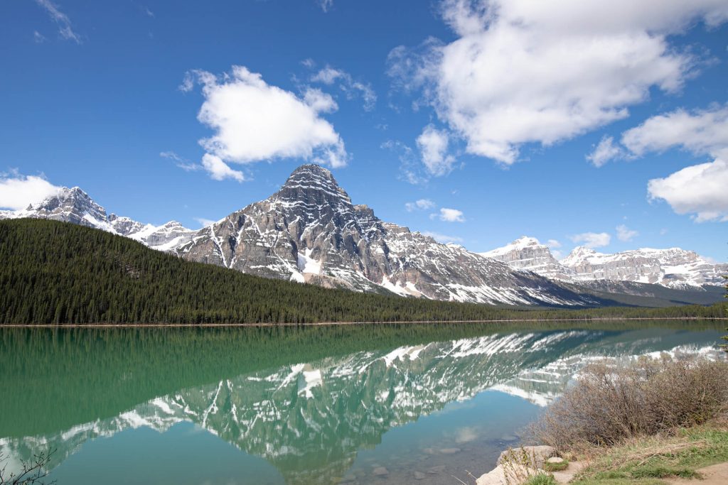 ウォーターファールレイク | 水鳥湖とカナディアンロッキーの絶景