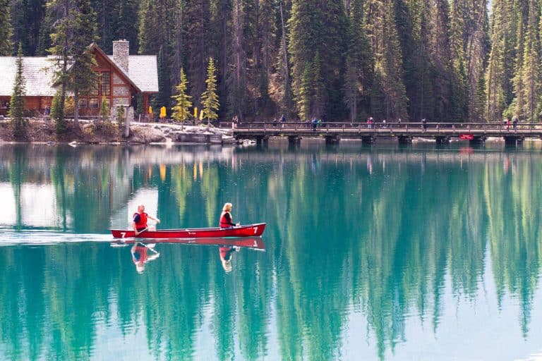モレーン湖とヨーホー国立公園観光ツアー | バンフ発着でカナディアンロッキーの絶景を巡る