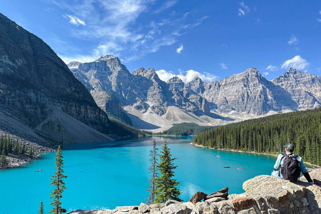 モレーン湖 | カナディアンロッキーのエメラルドブルーの絶景